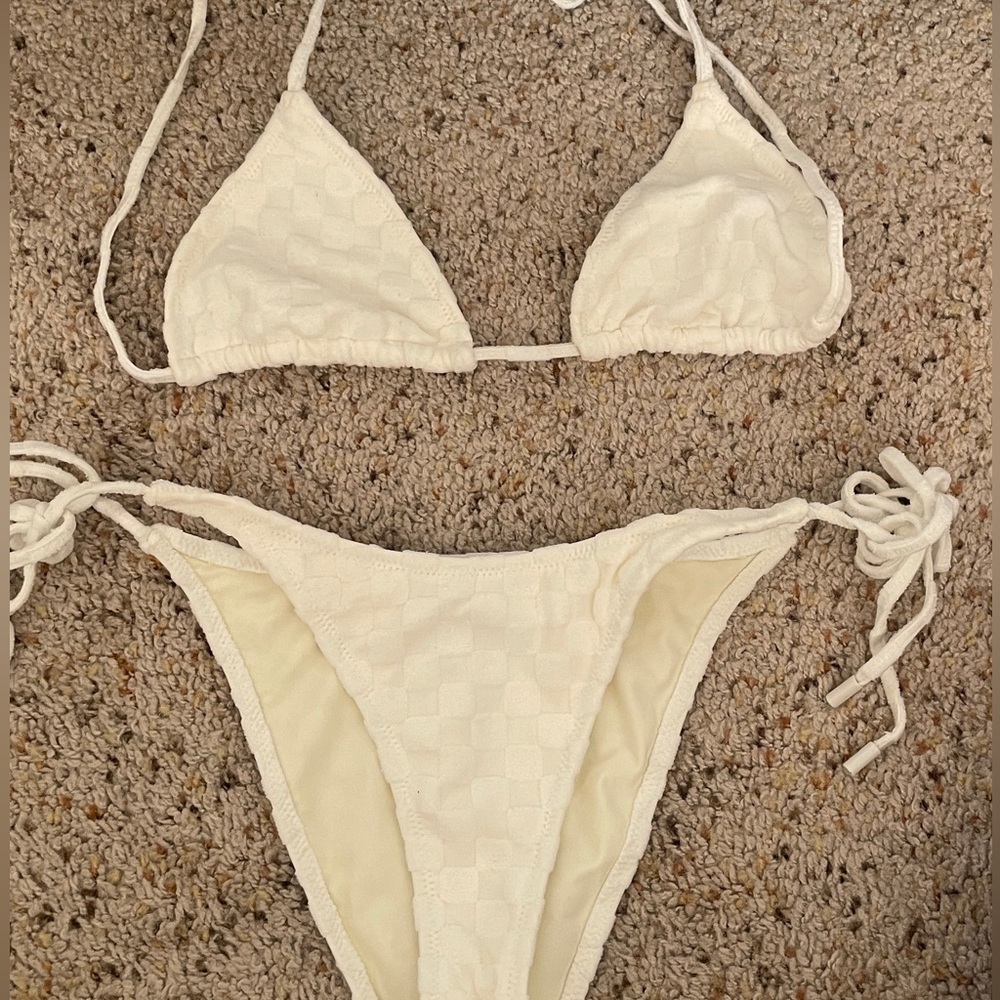 Triangl white checkered bikini